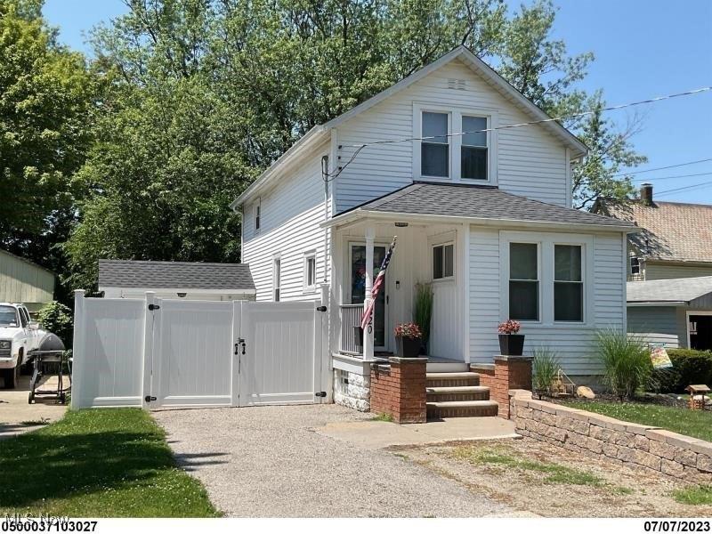 Currently Displayed Property Photo