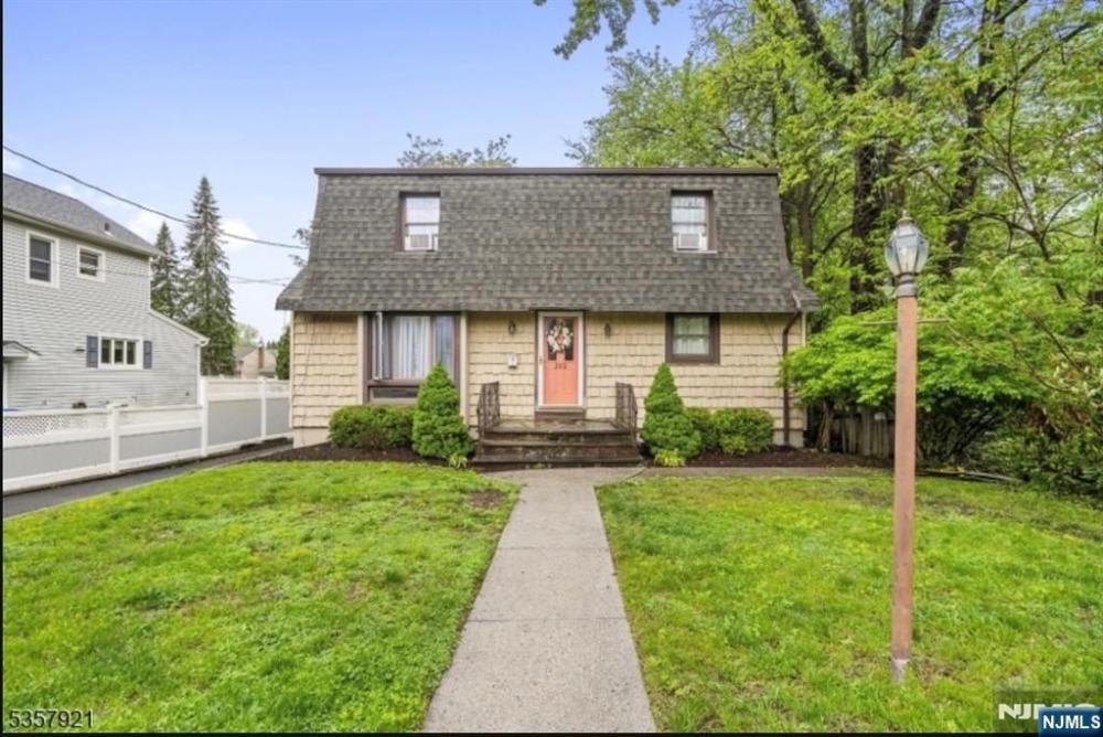 Currently Displayed Property Photo