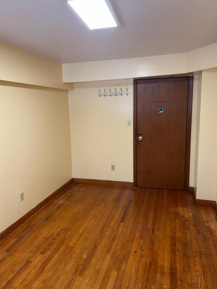 Currently Displayed Property Photo