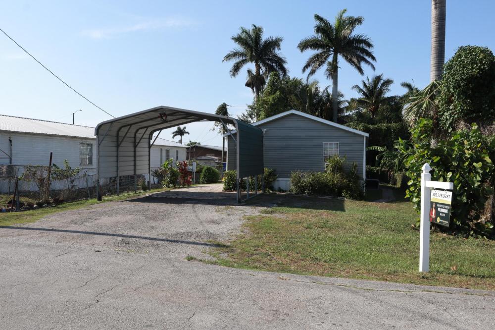 Currently Displayed Property Photo