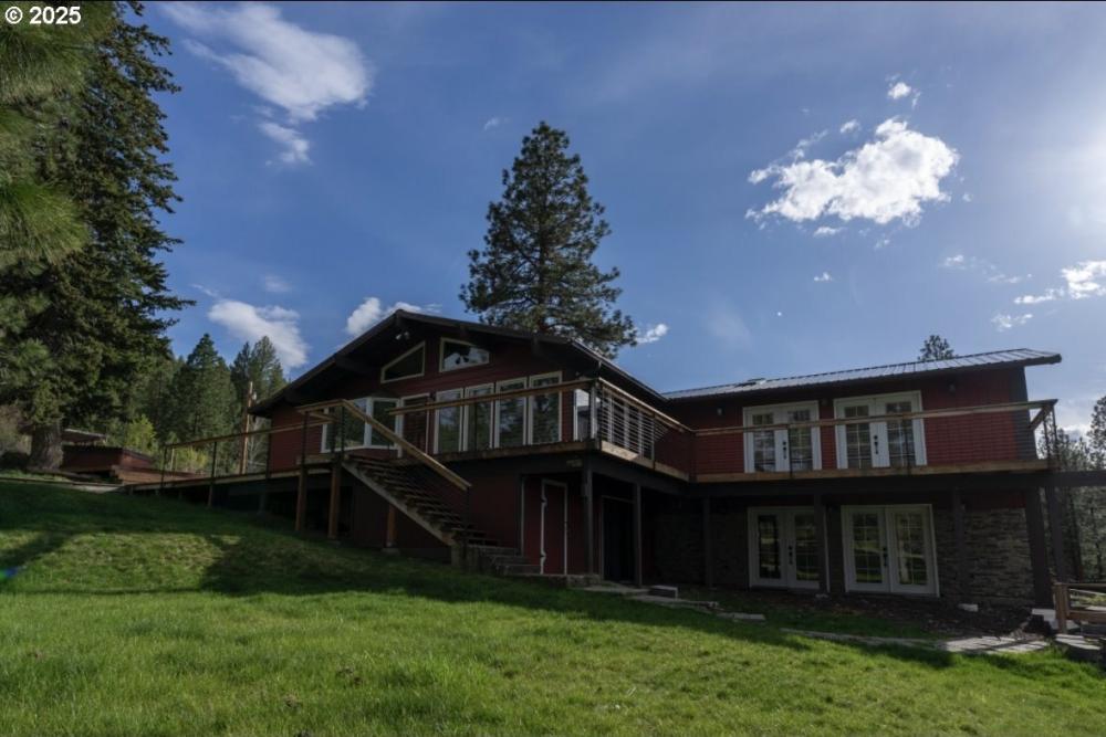 Currently Displayed Property Photo