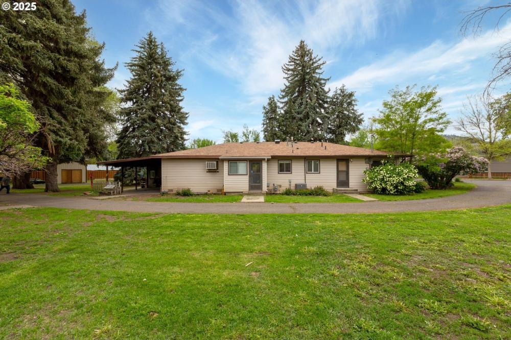 Currently Displayed Property Photo