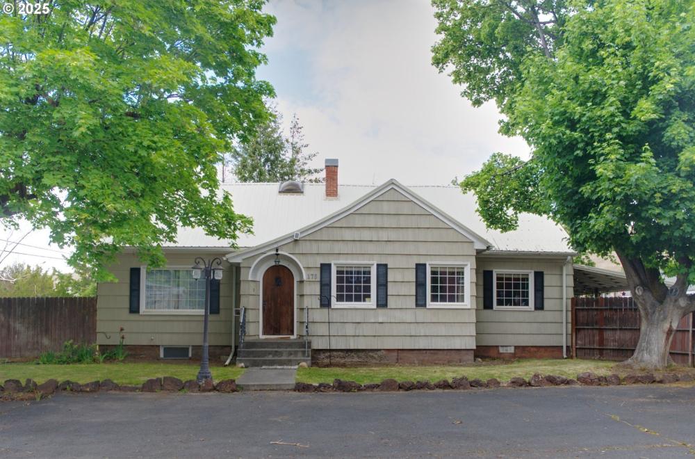 Currently Displayed Property Photo