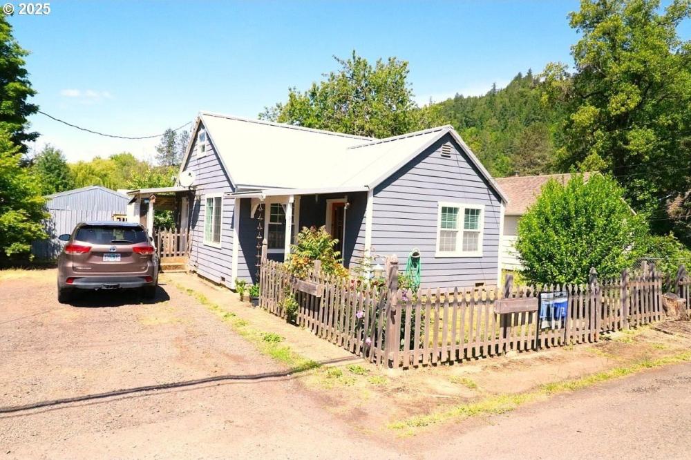 Currently Displayed Property Photo