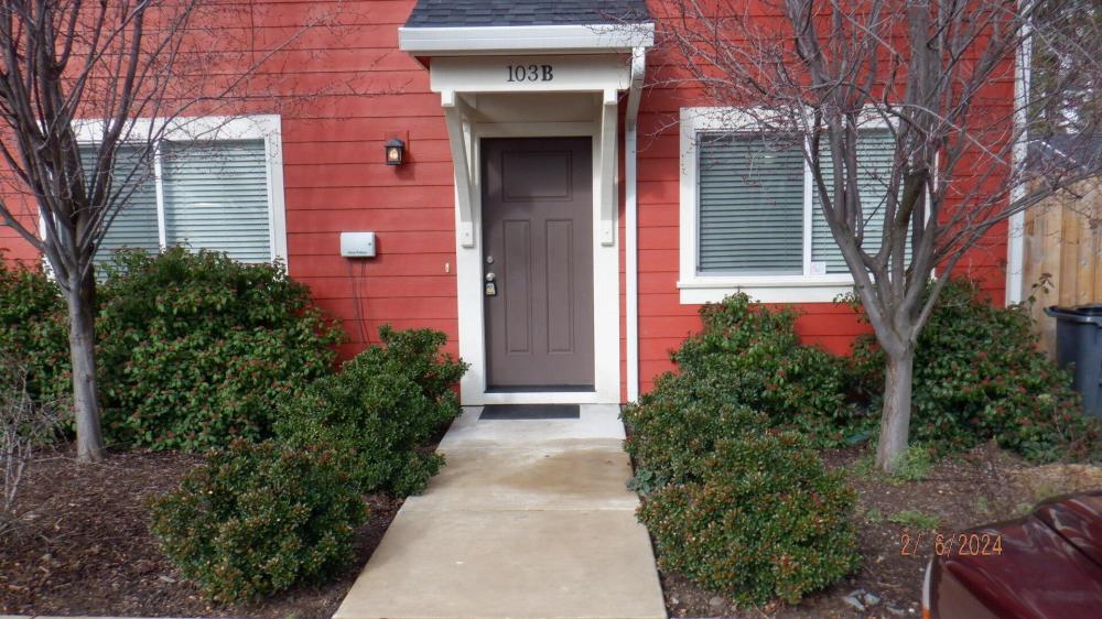 Currently Displayed Property Photo