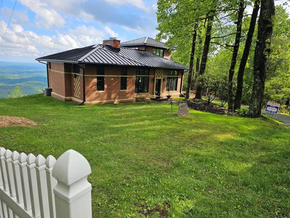 Currently Displayed Property Photo