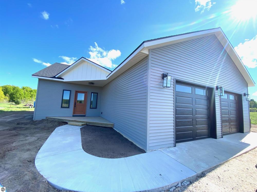 Currently Displayed Property Photo