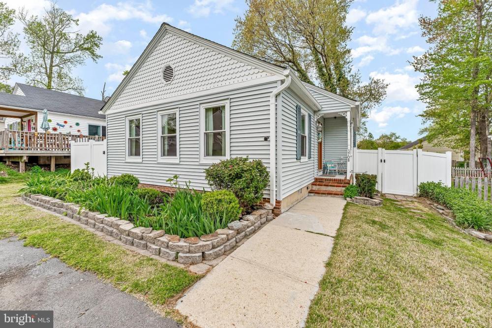 Currently Displayed Property Photo