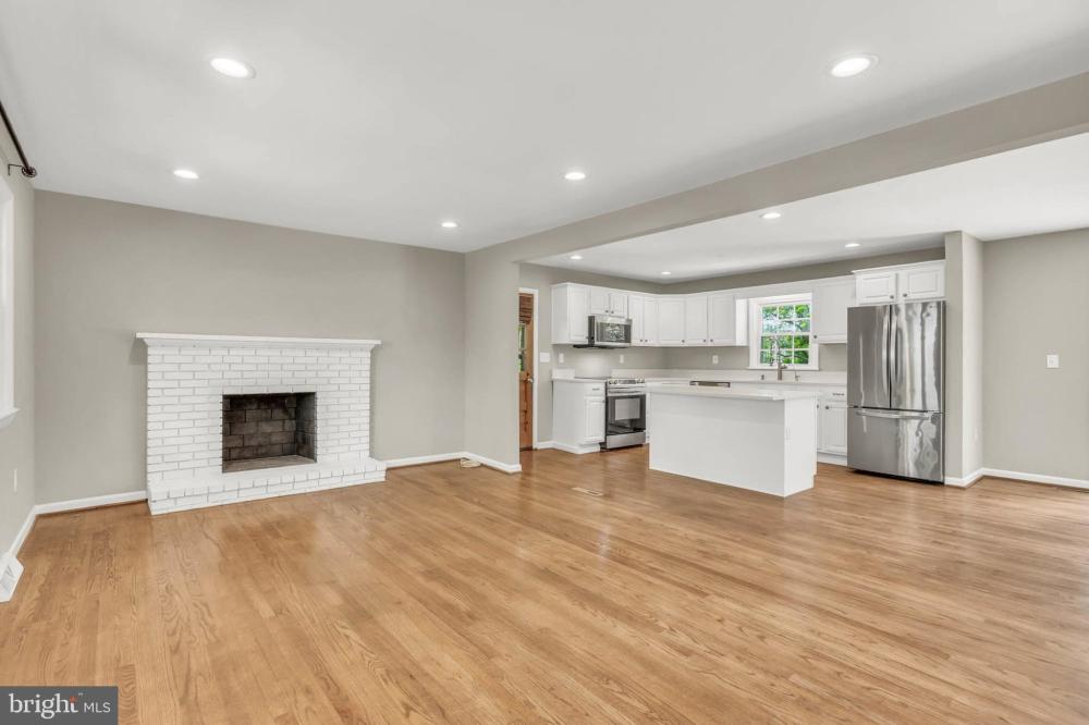 Currently Displayed Property Photo