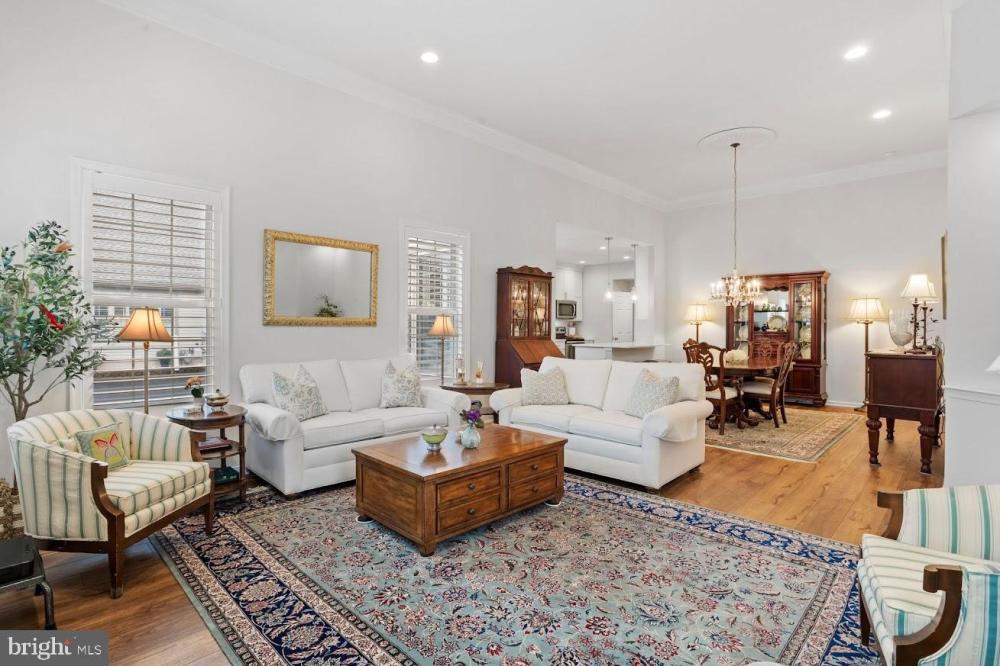 Currently Displayed Property Photo