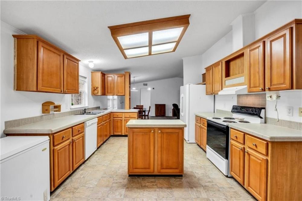 Currently Displayed Property Photo