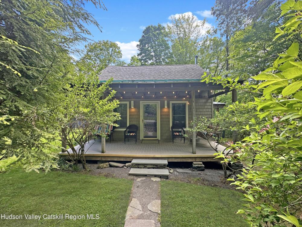 Currently Displayed Property Photo