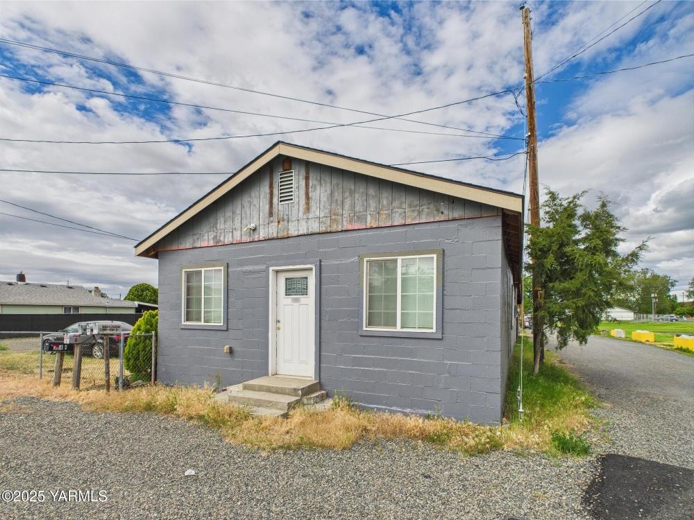 Currently Displayed Property Photo